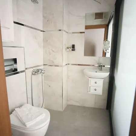 Hotell Yuvam Vari 2*
