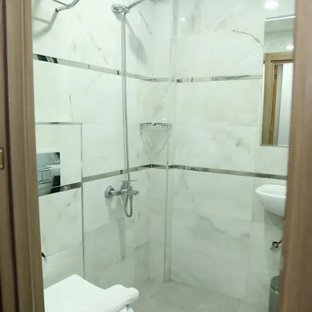 Hotell Yuvam Vari 2*